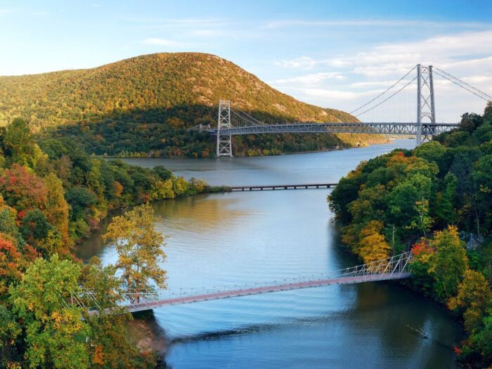 he views of the mountains and bridges are easily seen while cruising the Hudson River